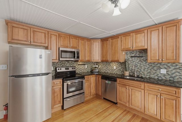 50 Webster St, Lynn, MA 01902