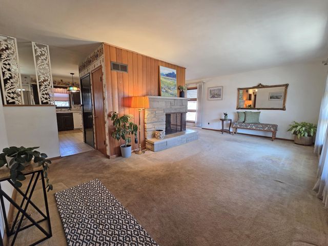 8226 Kooy Drive, Munster, IN 46321