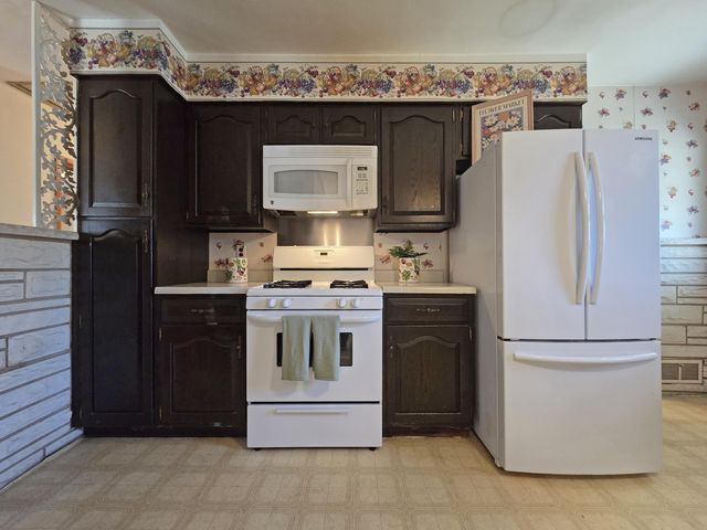 8226 Kooy Drive, Munster, IN 46321