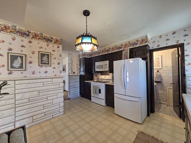 8226 Kooy Drive, Munster, IN 46321