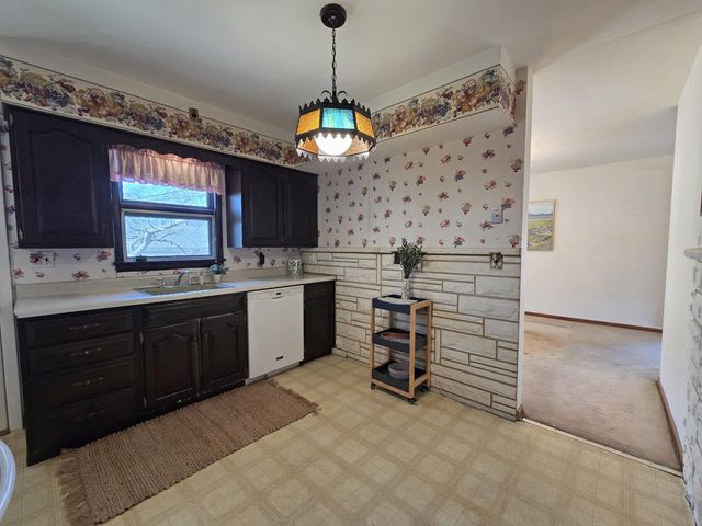 8226 Kooy Drive, Munster, IN 46321