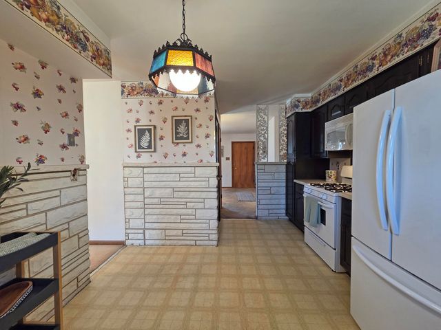 8226 Kooy Drive, Munster, IN 46321