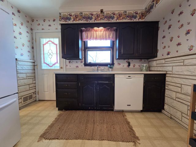 8226 Kooy Drive, Munster, IN 46321