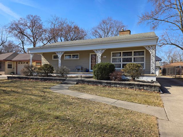 8226 Kooy Drive, Munster, IN 46321