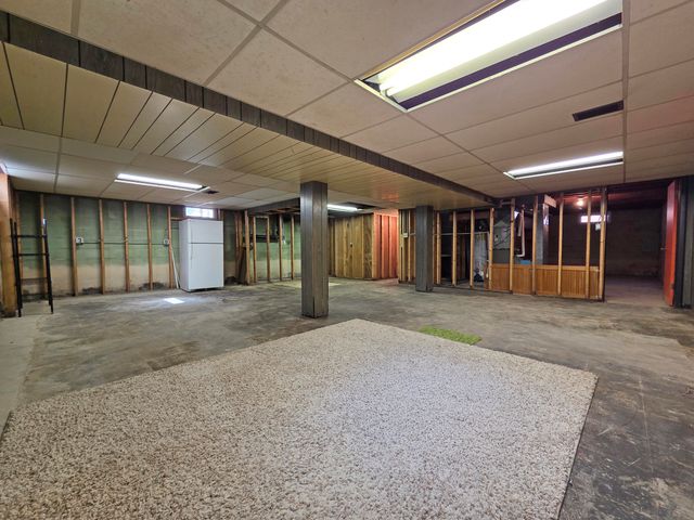 8226 Kooy Drive, Munster, IN 46321