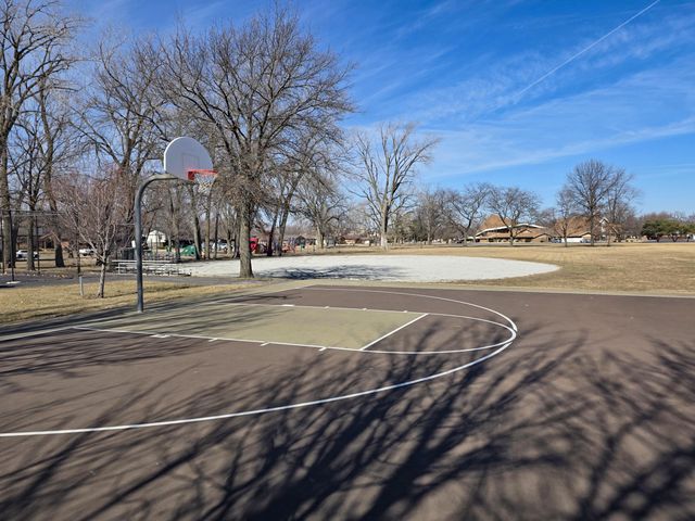 8226 Kooy Drive, Munster, IN 46321