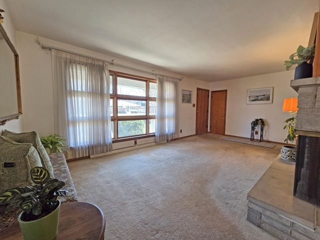 8226 Kooy Drive, Munster, IN 46321