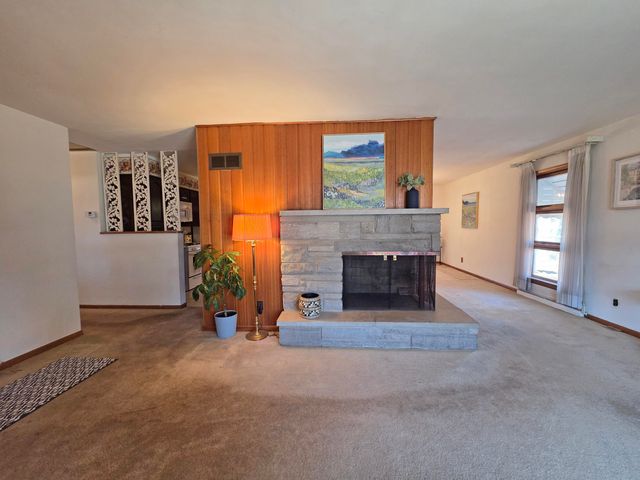 8226 Kooy Drive, Munster, IN 46321