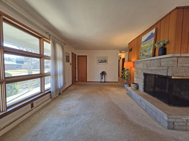 8226 Kooy Drive, Munster, IN 46321