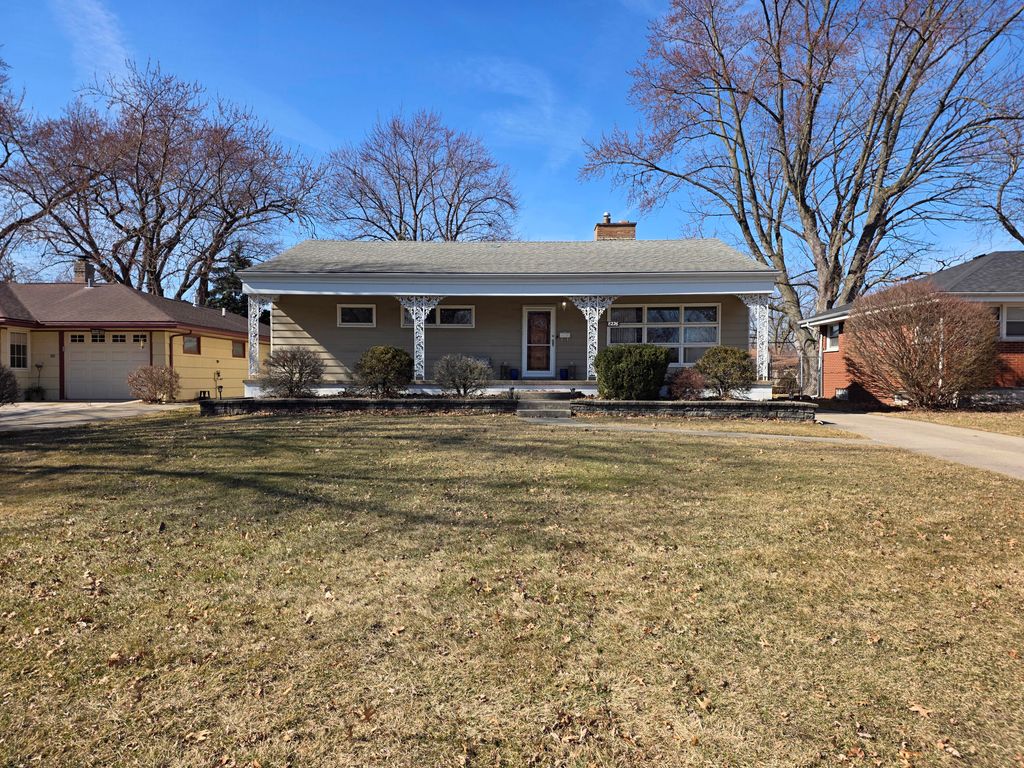 8226 Kooy Drive, Munster, IN 46321