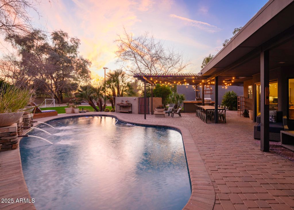 8433 E CHOLLA Street, Scottsdale, AZ 85260