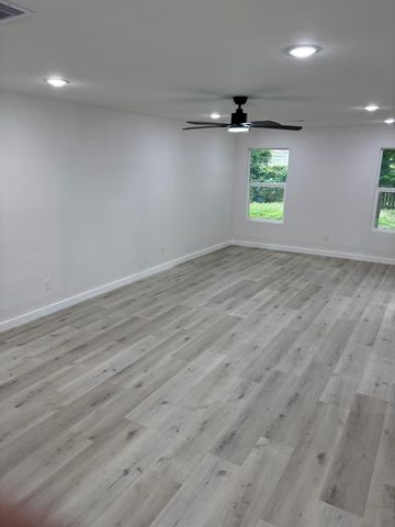 216 Burress Street, Houston, TX 77022