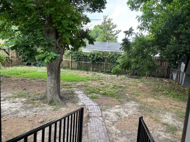 216 Burress Street, Houston, TX 77022