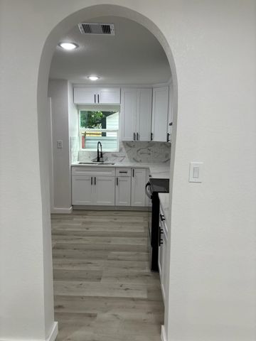 216 Burress Street, Houston, TX 77022