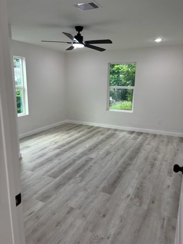 216 Burress Street, Houston, TX 77022