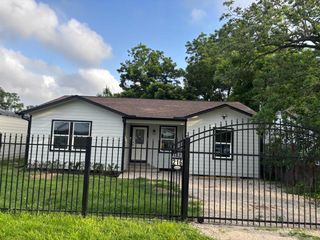 216 Burress Street, Houston, TX 77022