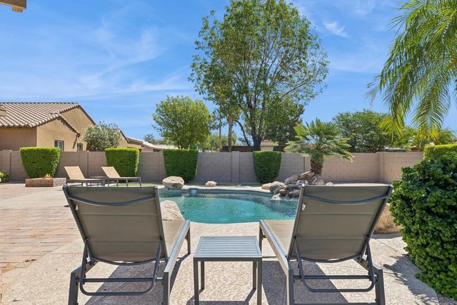 9033 W Patrick Lane, Peoria, AZ 85383
