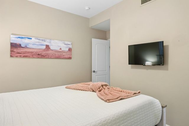 9033 W Patrick Lane, Peoria, AZ 85383