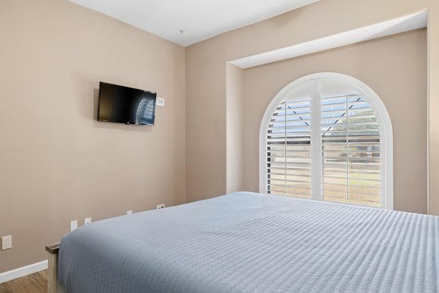 9033 W Patrick Lane, Peoria, AZ 85383