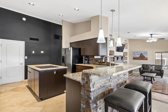 9033 W Patrick Lane, Peoria, AZ 85383