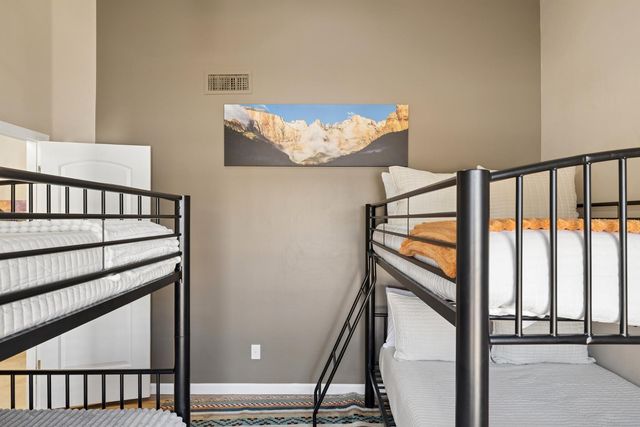 9033 W Patrick Lane, Peoria, AZ 85383