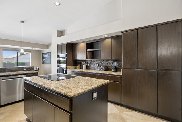 9033 W Patrick Lane, Peoria, AZ 85383