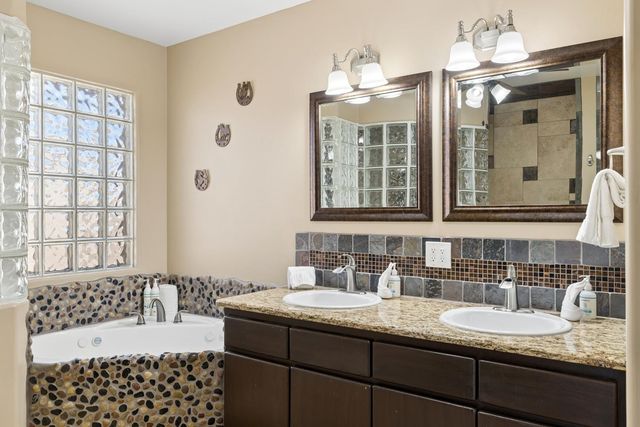 9033 W Patrick Lane, Peoria, AZ 85383