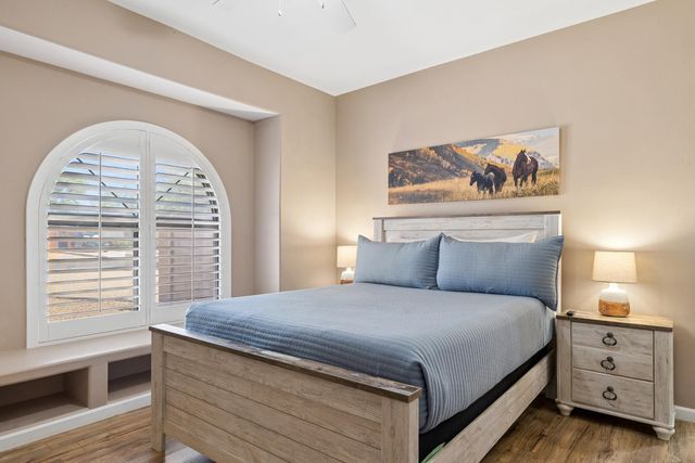 9033 W Patrick Lane, Peoria, AZ 85383