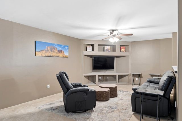9033 W Patrick Lane, Peoria, AZ 85383