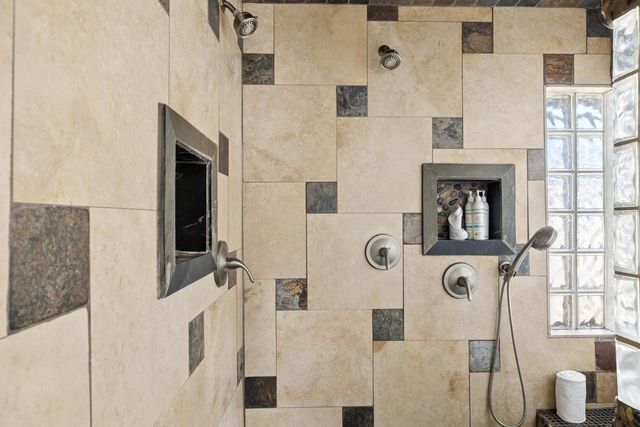 9033 W Patrick Lane, Peoria, AZ 85383