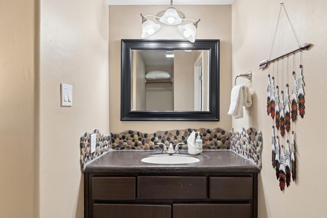 9033 W Patrick Lane, Peoria, AZ 85383
