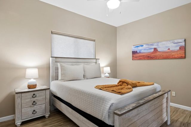 9033 W Patrick Lane, Peoria, AZ 85383