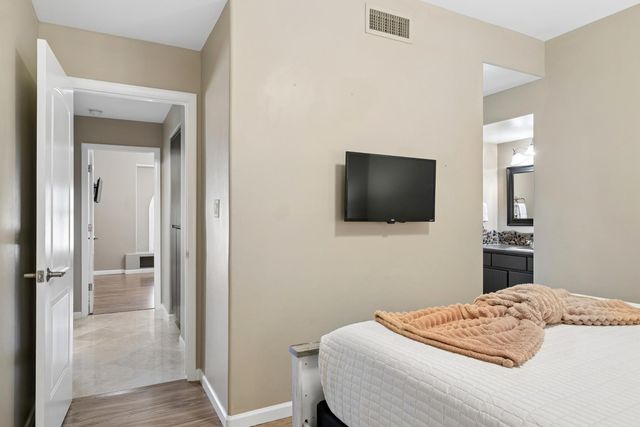 9033 W Patrick Lane, Peoria, AZ 85383