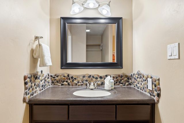 9033 W Patrick Lane, Peoria, AZ 85383
