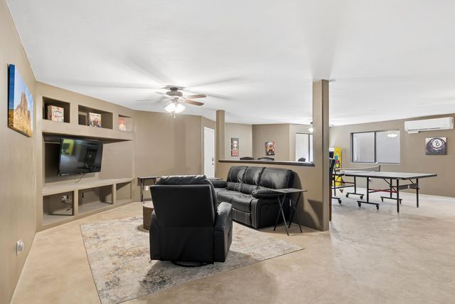9033 W Patrick Lane, Peoria, AZ 85383