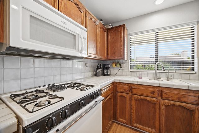 4918 W Chestnut Avenue, Visalia, CA 93277