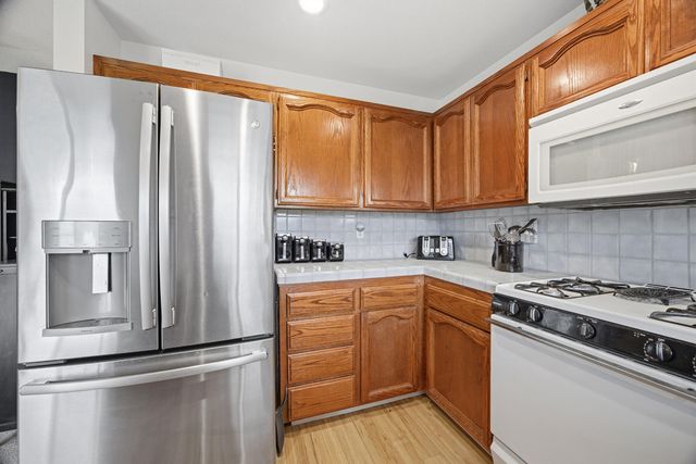 4918 W Chestnut Avenue, Visalia, CA 93277