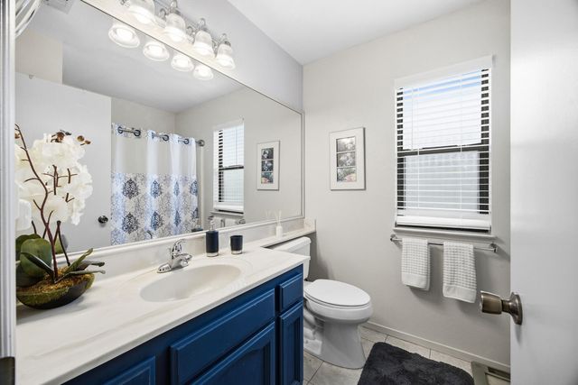 4918 W Chestnut Avenue, Visalia, CA 93277