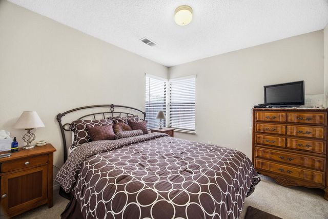 4918 W Chestnut Avenue, Visalia, CA 93277