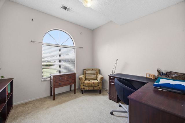 4918 W Chestnut Avenue, Visalia, CA 93277