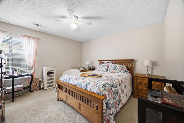 4918 W Chestnut Avenue, Visalia, CA 93277