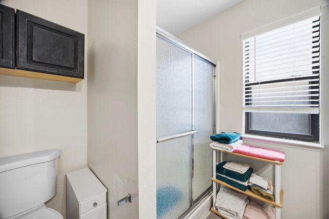 4918 W Chestnut Avenue, Visalia, CA 93277