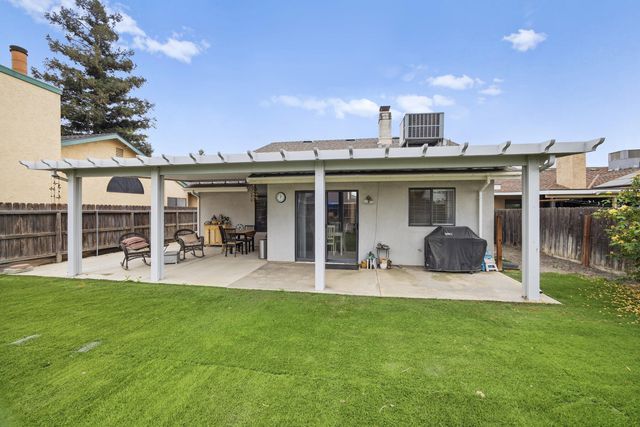 4918 W Chestnut Avenue, Visalia, CA 93277