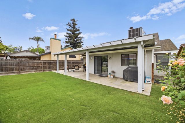 4918 W Chestnut Avenue, Visalia, CA 93277