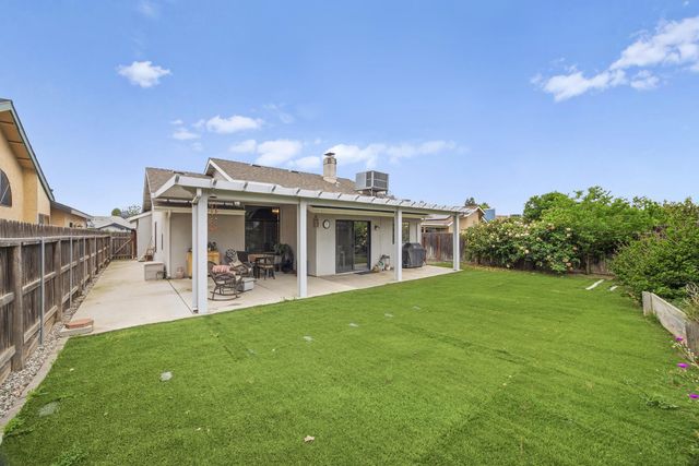 4918 W Chestnut Avenue, Visalia, CA 93277