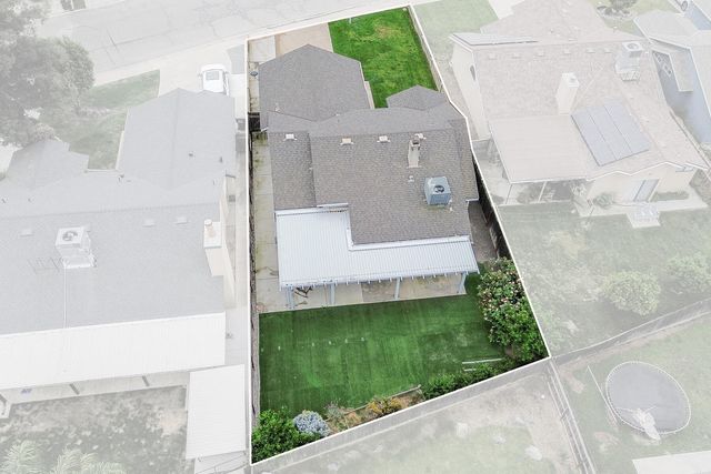 4918 W Chestnut Avenue, Visalia, CA 93277