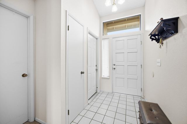 4918 W Chestnut Avenue, Visalia, CA 93277