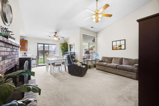 4918 W Chestnut Avenue, Visalia, CA 93277