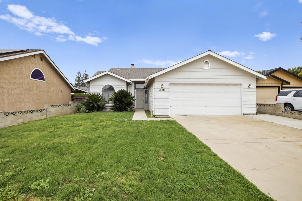 4918 W Chestnut Avenue, Visalia, CA 93277