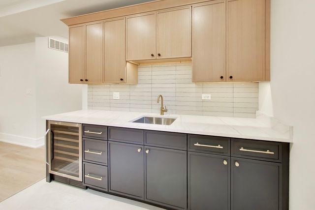 6010 N Neva Avenue, Chicago, IL 60631